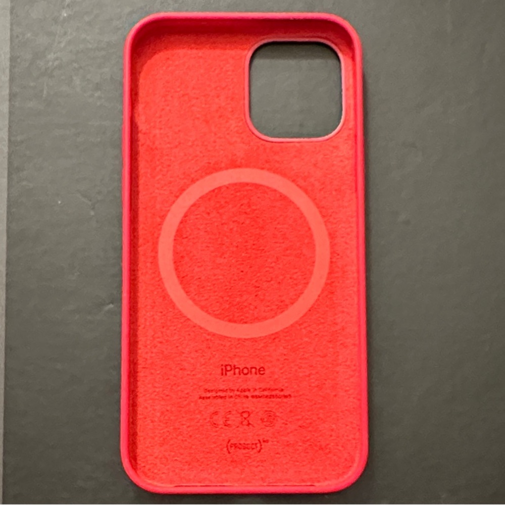 Apple 12 pro iPhone Case with MagSafe - Red